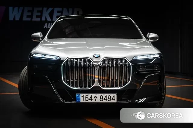 BMW 7 Series (G70) 2025 Серебряный двухцветный из Кореи, фото 2
