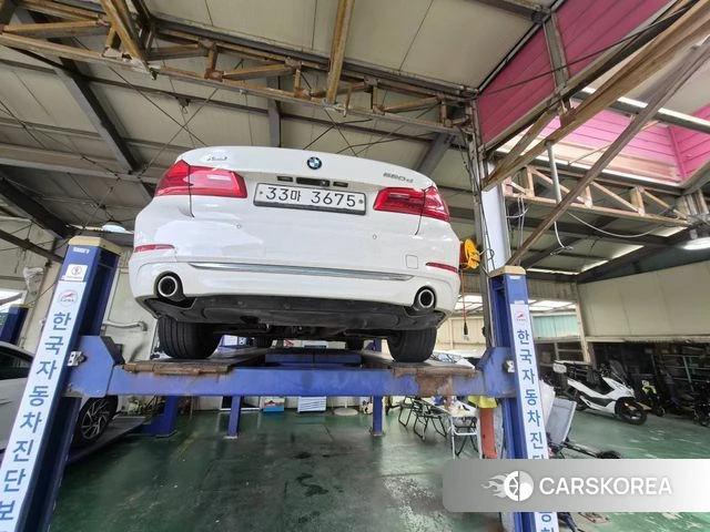 BMW 5 Series (G30) 2018 Белый из Кореи, фото 2