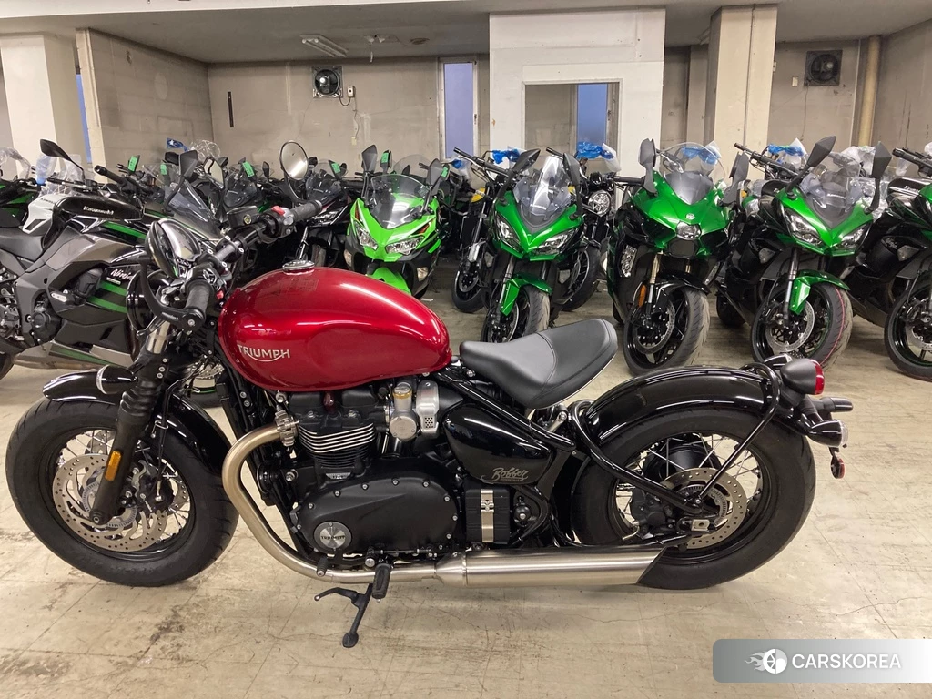 Проданный Triumph BONNEVILLE BOBBER 2023 из Японии, фото 2