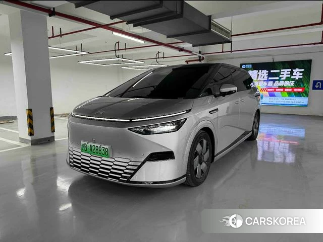 Xiaopeng Motors Xiaopeng X9 2024 Серебристо-серый из Китая, фото 2