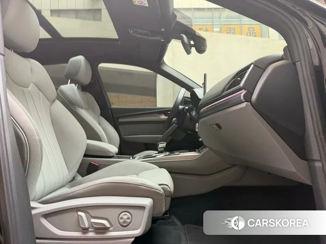 Audi Q5L Sportback 2023 Черный из Китая, фото 2
