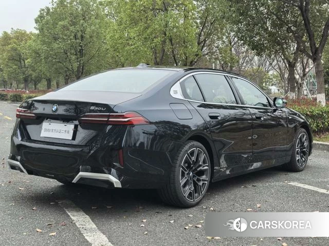 BMW 5 series 2025 Черный из Китая, фото 2