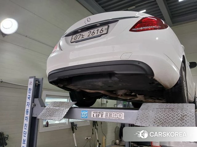 Mercedes-Benz C-Class W205 2018 Белый из Кореи, фото 2