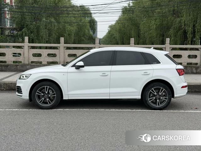 Audi Q5L id 4272942 из Китая 8
