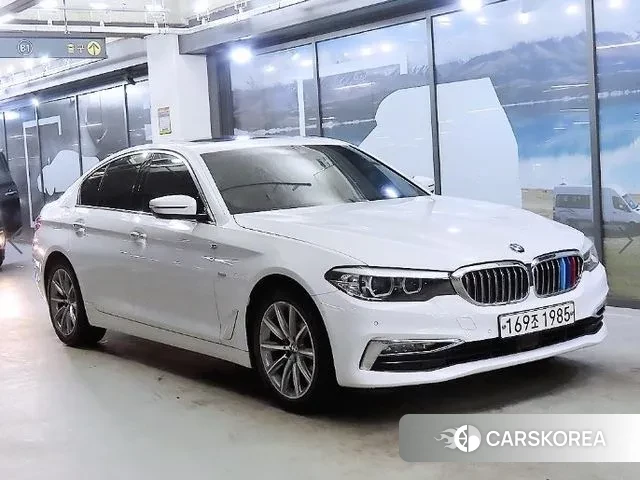 BMW 5 Series (G30) 2018 Белый из Кореи, фото 2