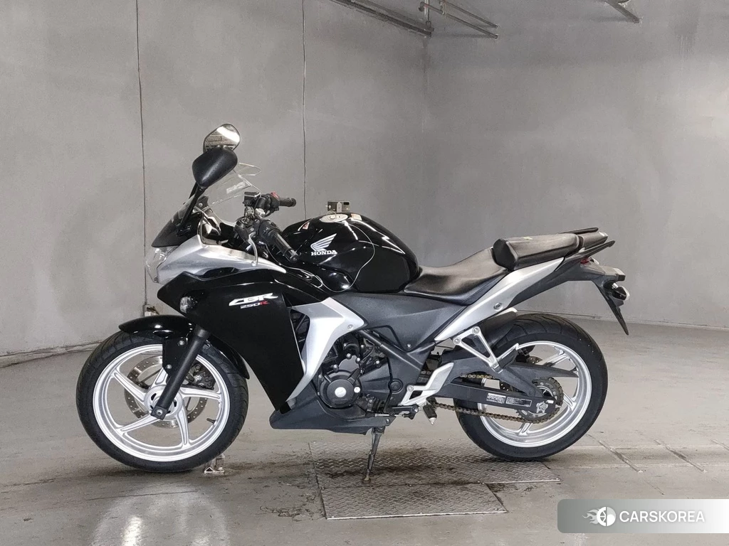 Проданный Honda CBR250R 2011 из Японии