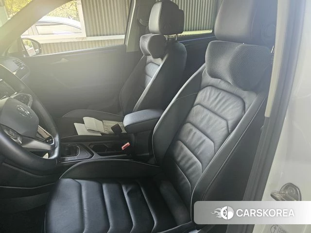 Volkswagen Tiguan second Generation 2022 Белый из Кореи, фото 2