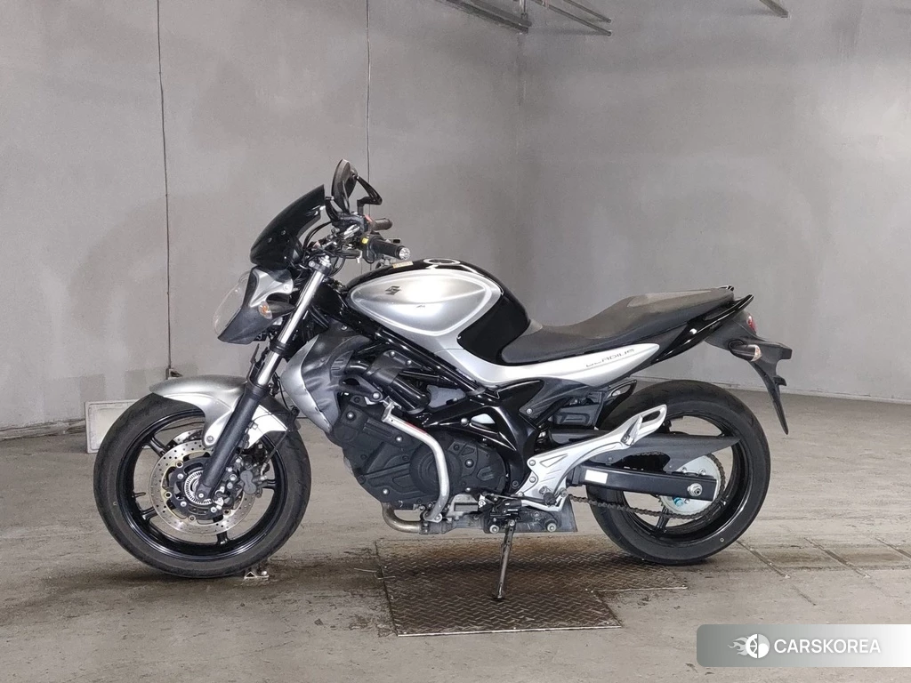 Проданный Suzuki GLADIUS 400 2011 из Японии, фото 2