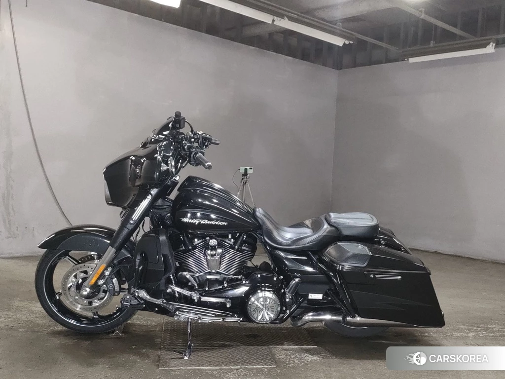 Проданный Harley-Davidson Street Glide FLHXSE1800 CVO 2017 из Японии