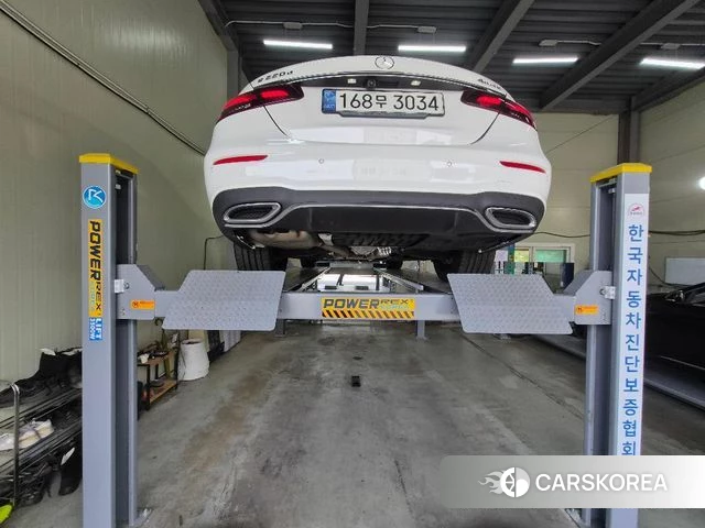 Mercedes-Benz E-Class W213 2022 Белый из Кореи, фото 2