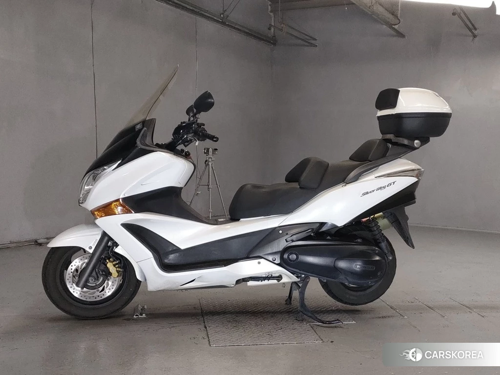 Проданный Honda SILVER WING 400 GT 2014 из Японии, фото 2