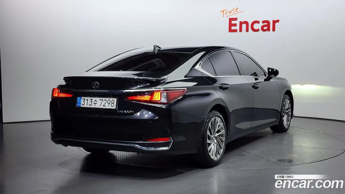 Lexus ES300h 7th generation 2023 Черный из Кореи, фото 4