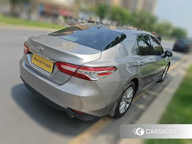 Toyota Camry 2021 Серебристо-серый из Китая, фото 2
