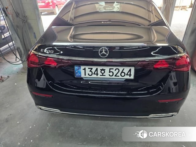 Mercedes-Benz E-Class W214 2024 Черный из Кореи, фото 2