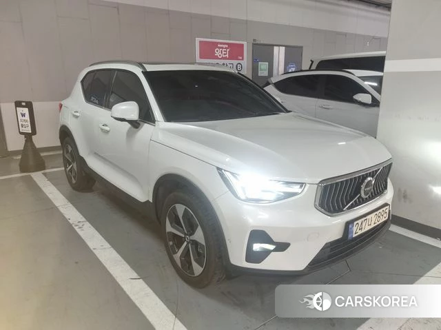 Volvo XC40 2023 Белый из Кореи, фото 2