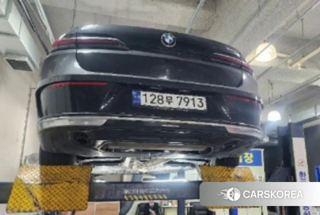 BMW 7 Series (G70) 2023 Черный из Кореи, фото 2