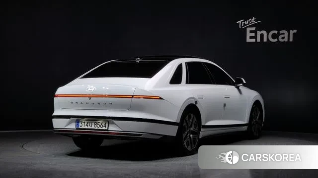 Hyundai Grandeur (GN7) id 3610356 из Кореи 12
