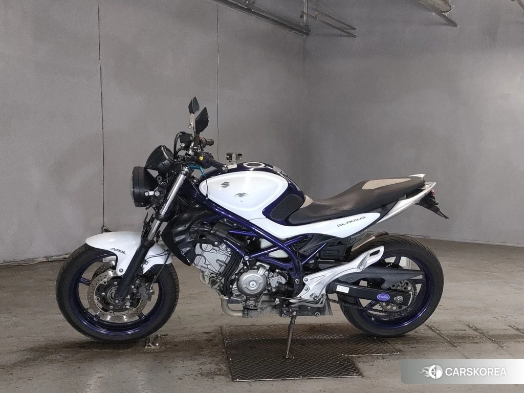 Проданный Suzuki GLADIUS 400 2010 из Японии, фото 2
