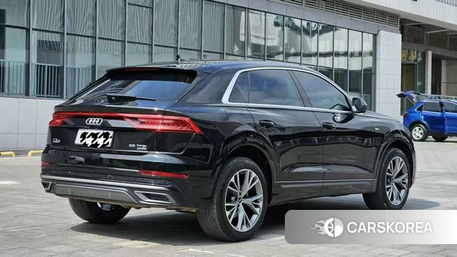 Audi Q8 2023 Черный из Китая, фото 2