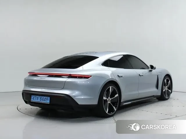Porsche Taycan 2023 Серебряный из Кореи, фото 2
