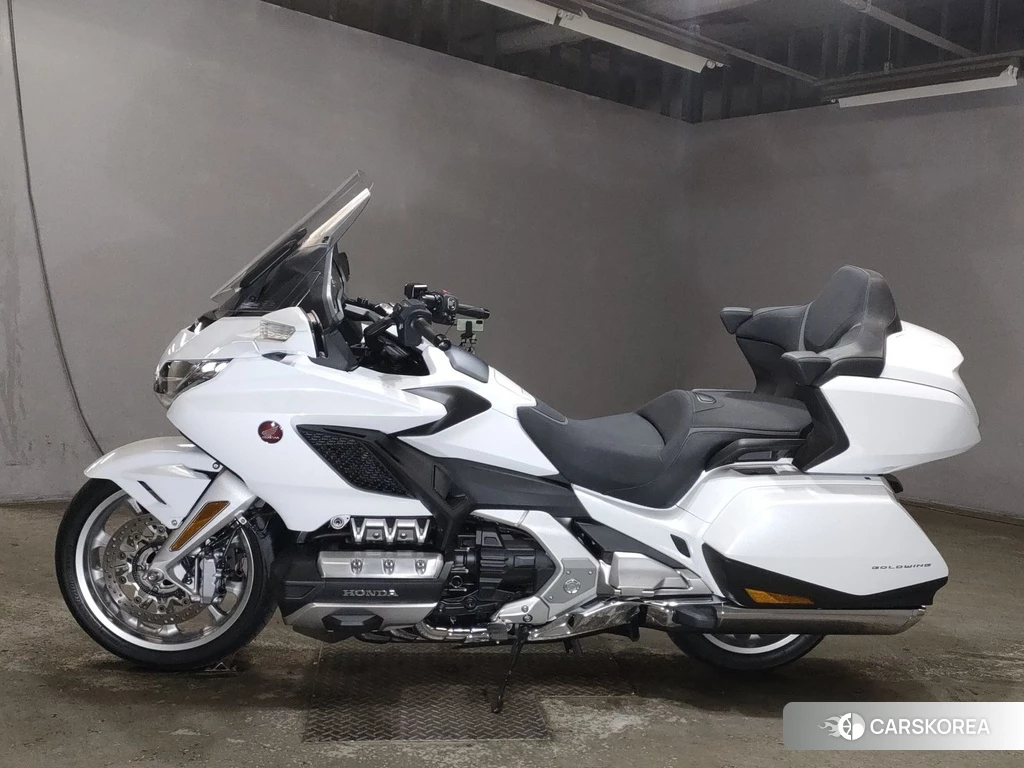 Проданный Honda GL1800 TOUR 2021 из Японии, фото 2