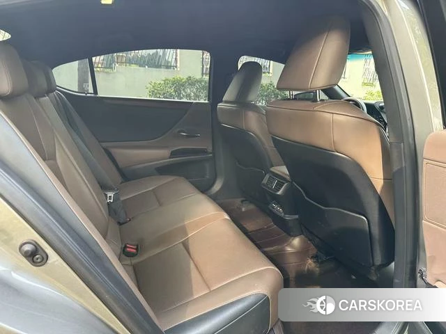 Lexus ES 2024 Серебристо-серый из Китая, фото 5
