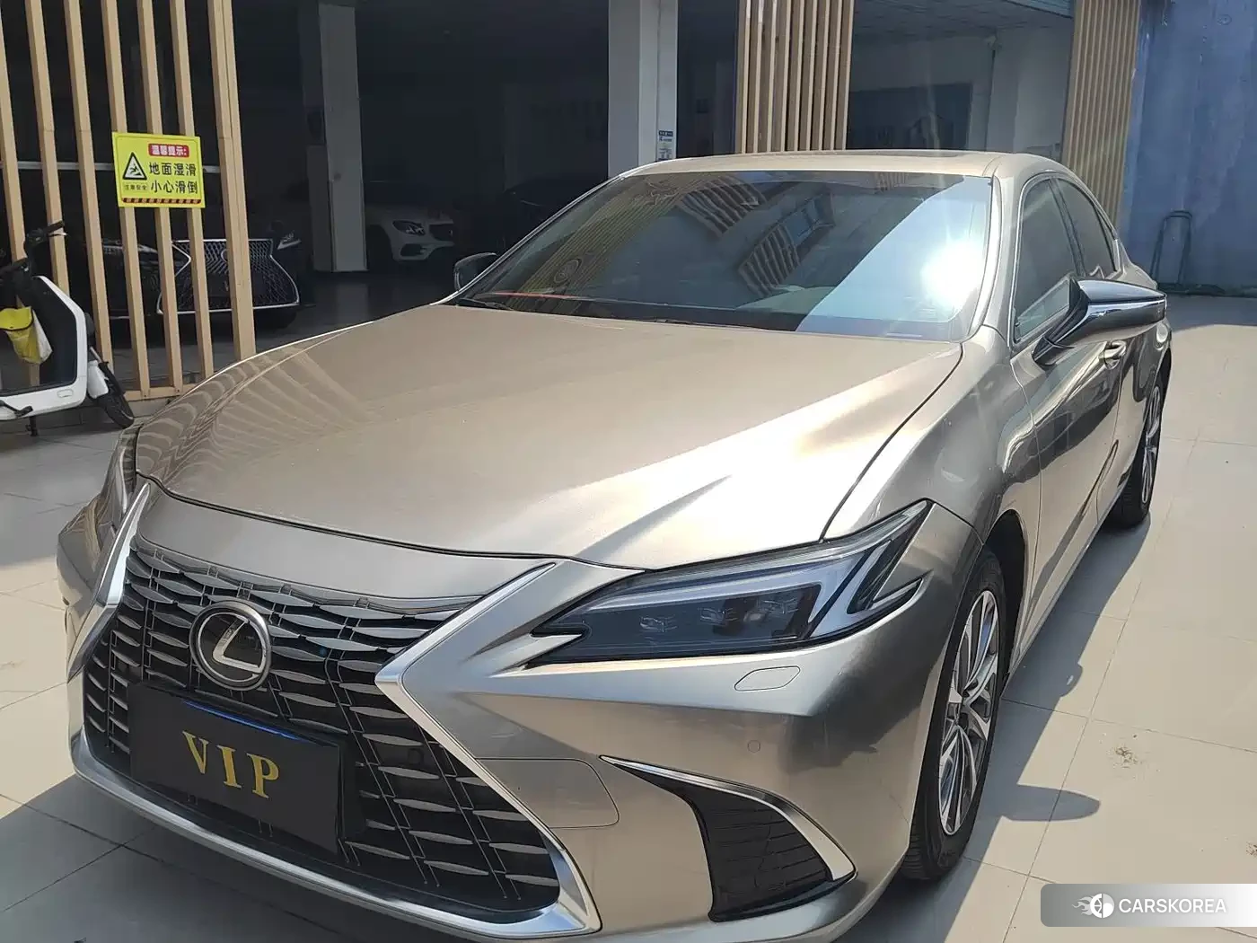 Lexus ES 2025 Silver/gray из Китая, фото 2