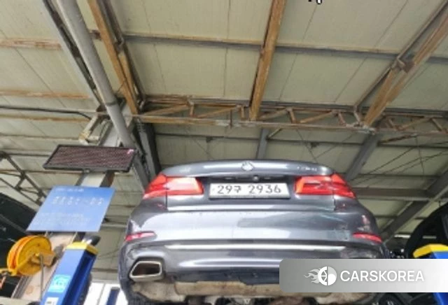 BMW 5 Series (G30) 2018 Серый из Кореи, фото 2