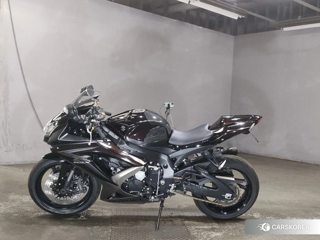 Проданный Suzuki GSX-R750 2011 из Японии, фото 2