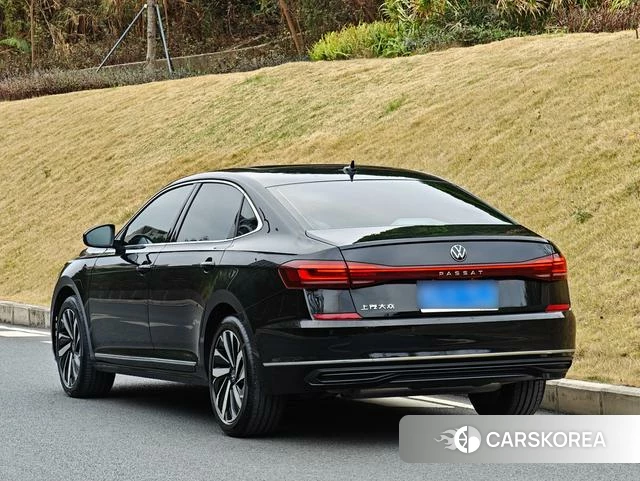 Volkswagen Passat 2025 Черный из Китая, фото 2