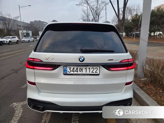 BMW X7 (G07) 2025 Белый из Кореи, фото 3