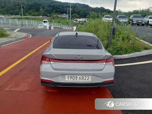 Hyundai Avante Hybrid (CN7) 2022 Серебристо-серый из Кореи, фото 2