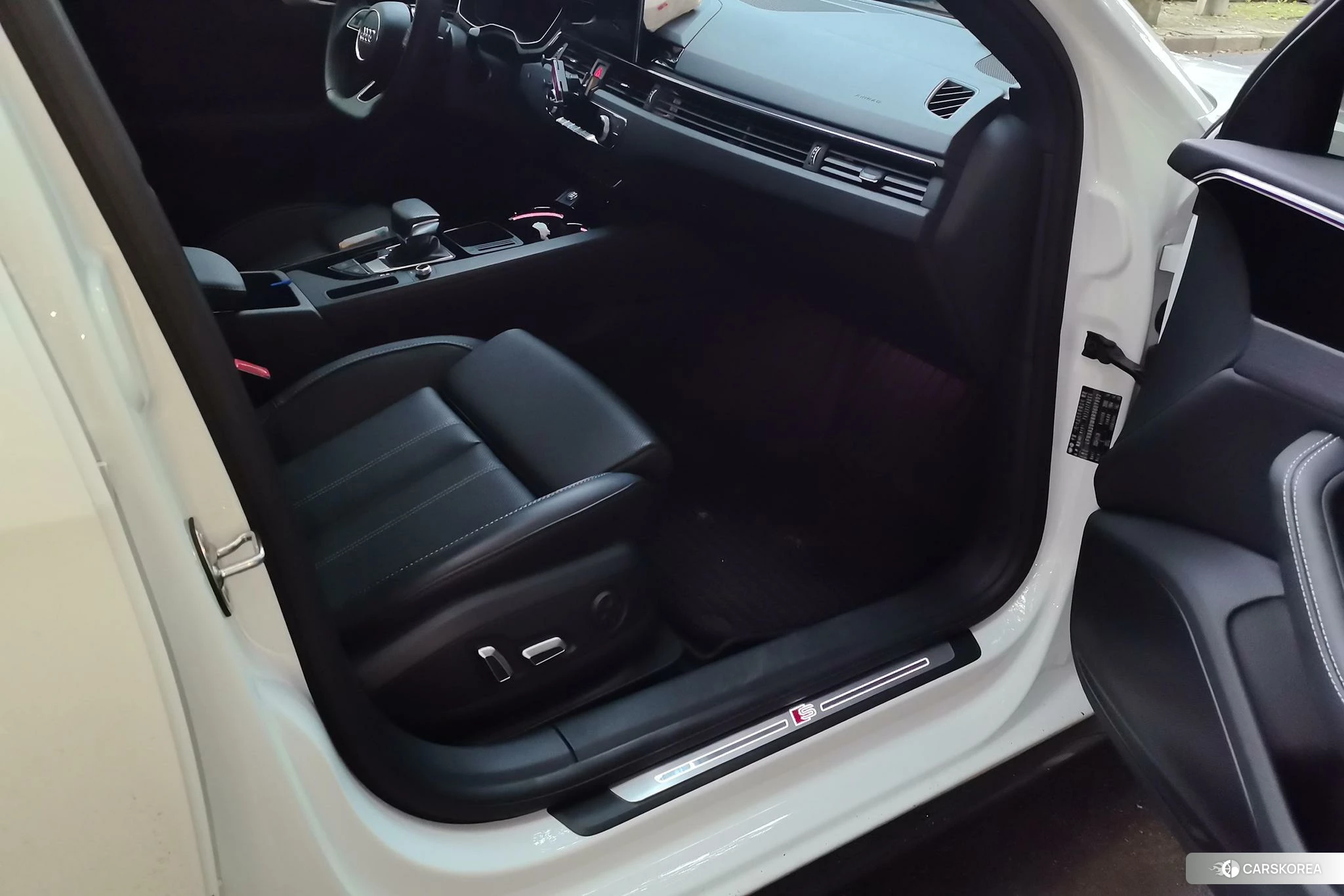 Audi A4L id 4498699 из Китая 9