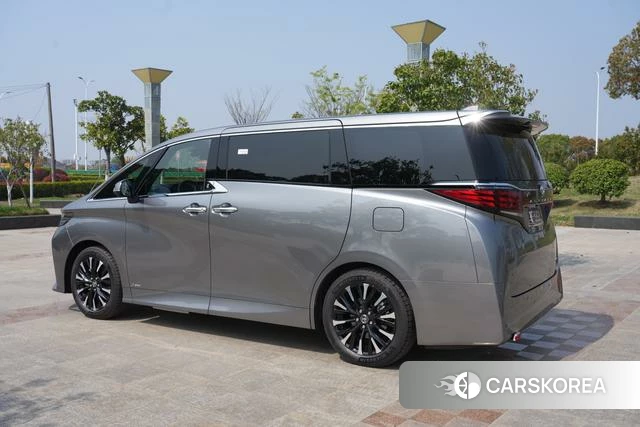 Toyota Elfa 2026 Темно-серый из Китая, фото 4