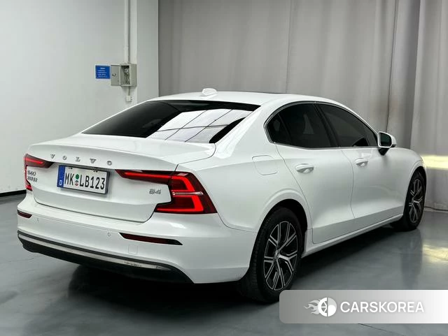 Volvo S60 2023 Белый из Китая, фото 2