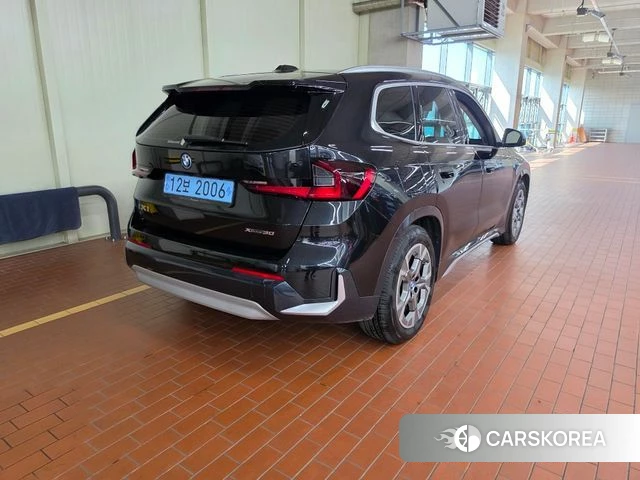 BMW iX1 (U11) 2024 Черный из Кореи, фото 2