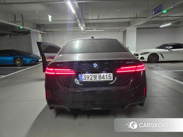 BMW 5 Series (G60) 2024 Черный из Кореи, фото 2