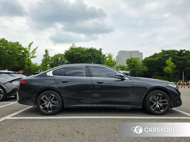 BMW 5 Series (G60) id 4547667 из Кореи 11