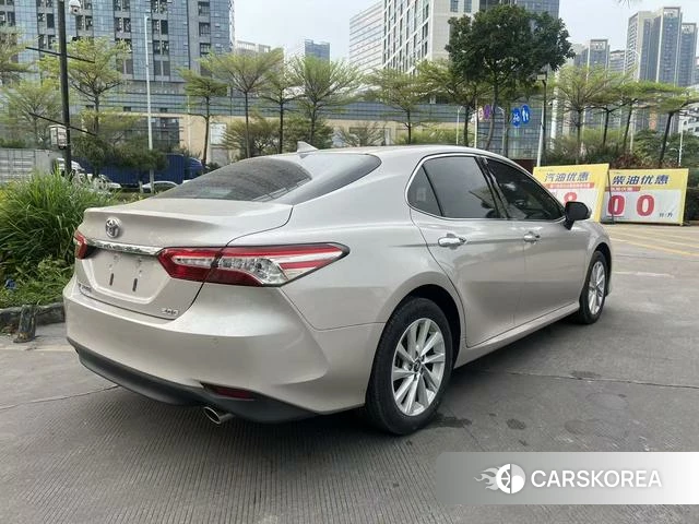 Toyota Camry 2023 Шампань из Китая, фото 2