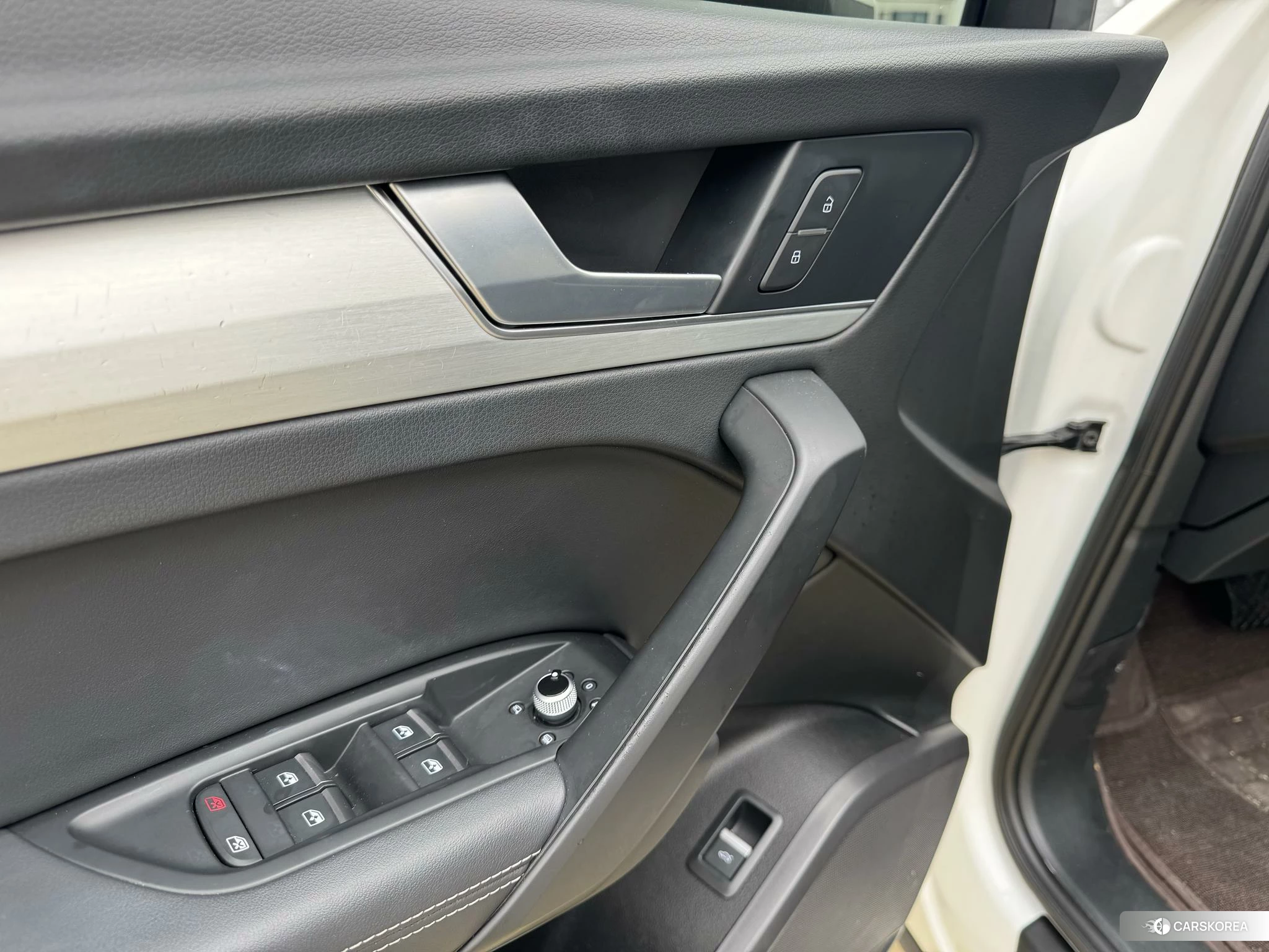 Audi Q5L id 4461480 из Китая 9