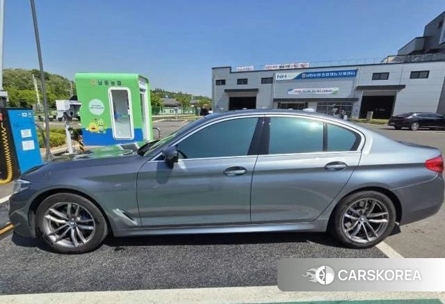 BMW 5 Series (G30) 2018 Серый из Кореи, фото 2