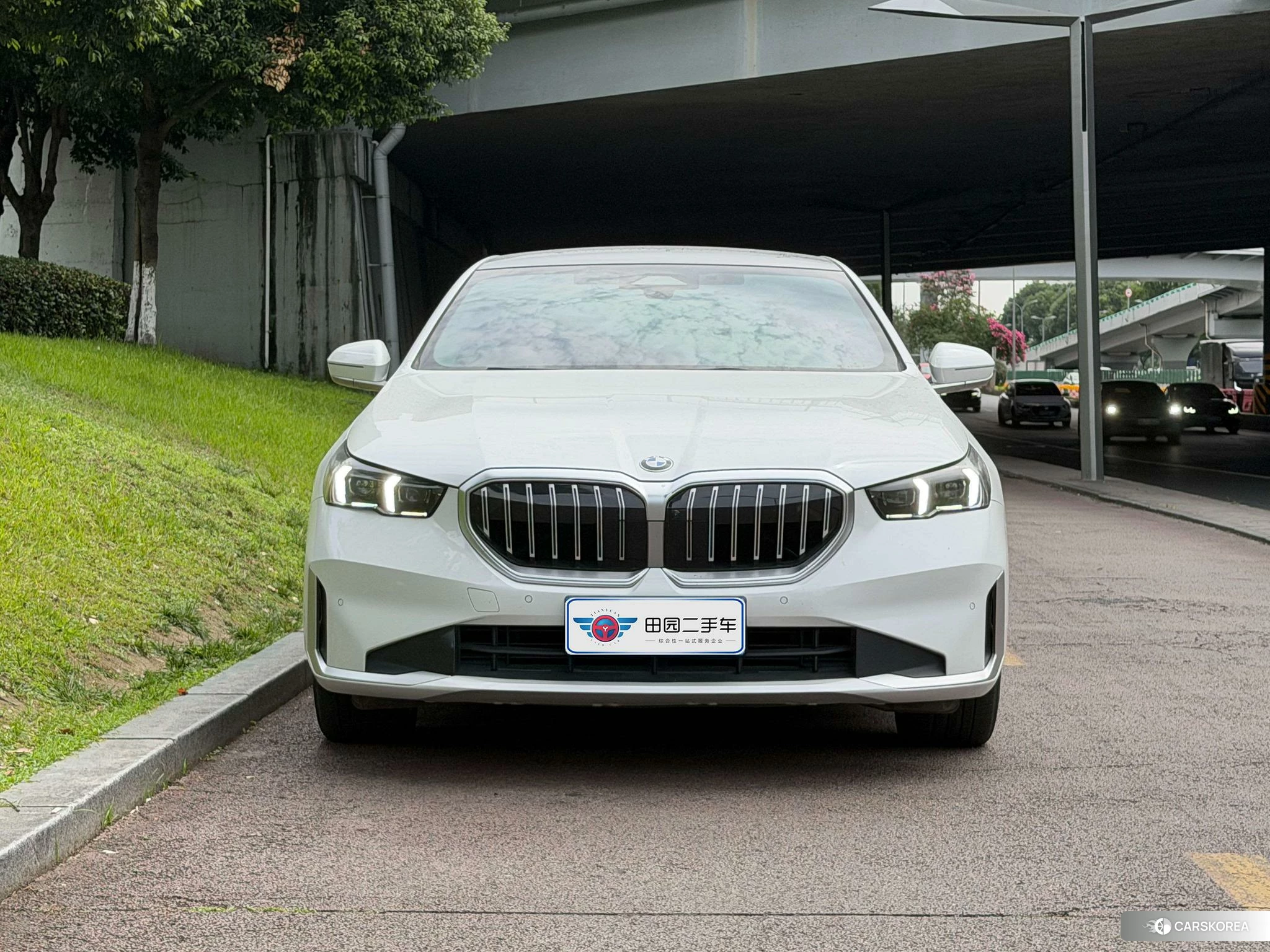 BMW 5 series 2024 Белый из Китая, фото 5