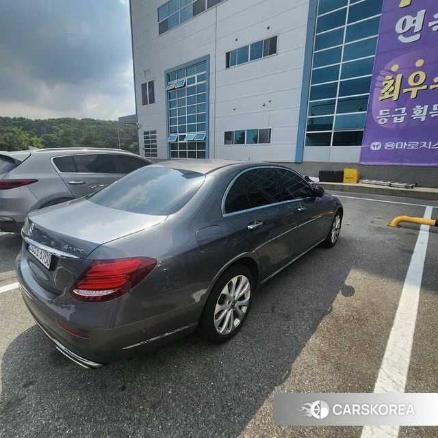 Mercedes-Benz E-Class W213 2018 Серый из Кореи, фото 2