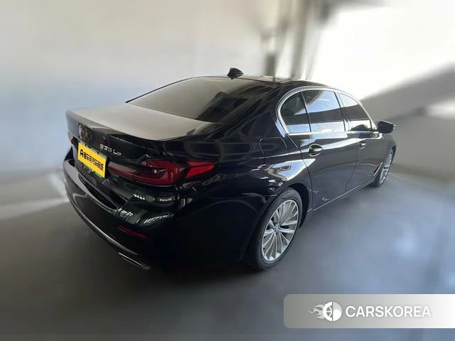 BMW 5 series PHEV 2021 Черный из Китая, фото 2