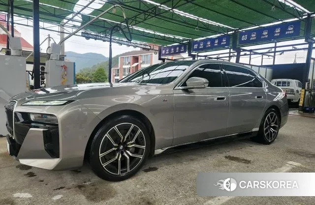 BMW 7 Series (G70) 2023 Песочный из Кореи, фото 2