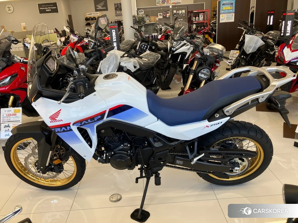 Проданный Honda TRANSALP XL750 2023 из Японии, фото 2