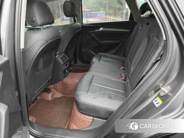 Audi Q5L 2022 Темно-серый из Китая, фото 2