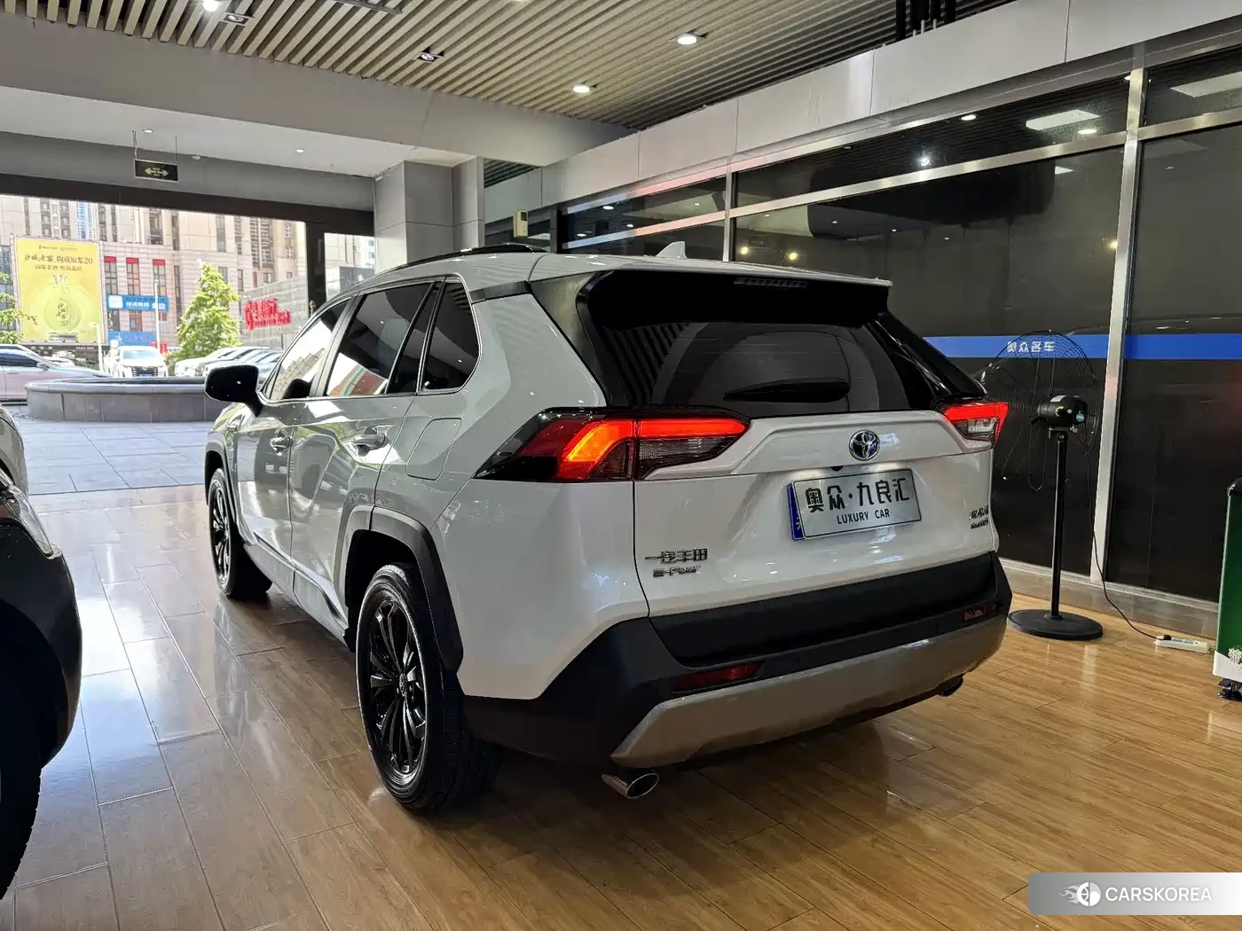 Toyota RAV4 2023 Белый из Китая, фото 6