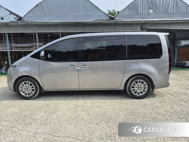 Hyundai Staria 2024 Серебряный из Кореи, фото 2