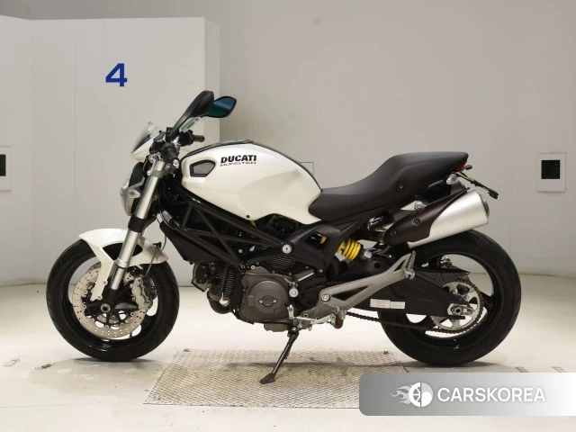 Проданный Ducati MONSTER 696 2010 из Японии, фото 2